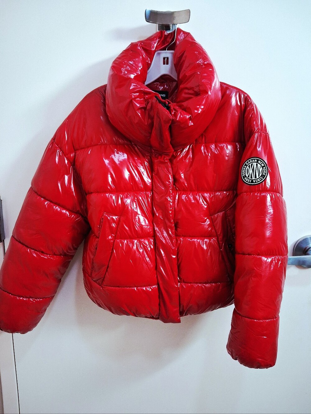 DKYN RED GLOSSY BLACK LETTER LOGO ON BACK PUFFER JACKET WOMENS SIZE XS